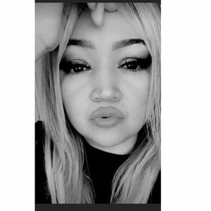 Meet your Posher, Abigail